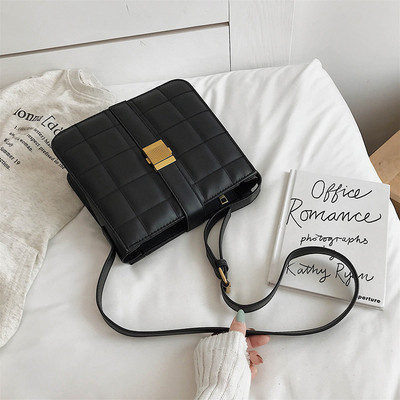 Μοντέρνα γυναικεία τσάντα από δέρμα eco με μεγάλη λαβή