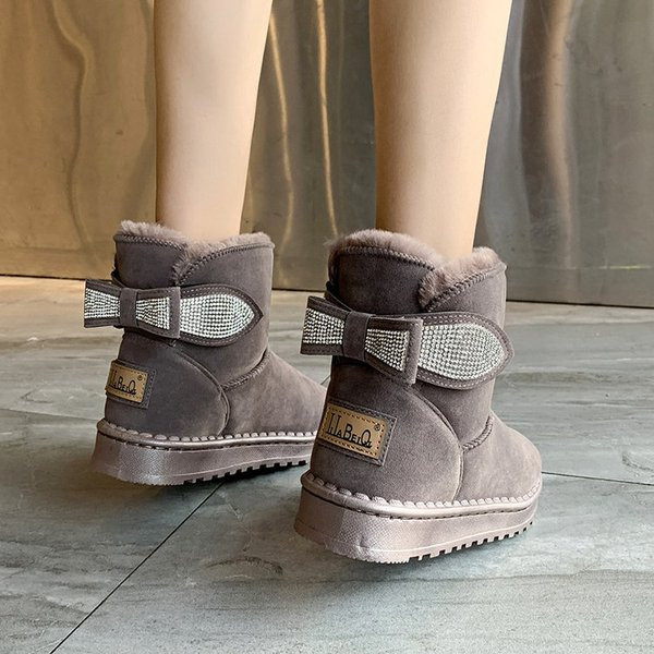 Μοντέρνες γυναικείες μπότες με επίπεδη σόλα και κορδέλα σε γκρι και μαύρο χρώμα