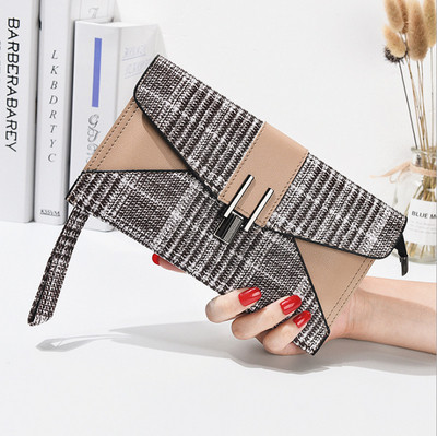 Női pénztárca fém csattal és fogantyúval