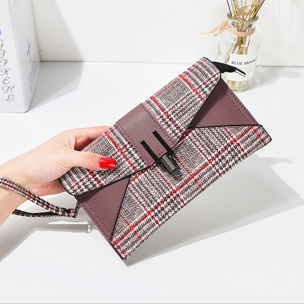 Női pénztárca fém csattal és fogantyúval