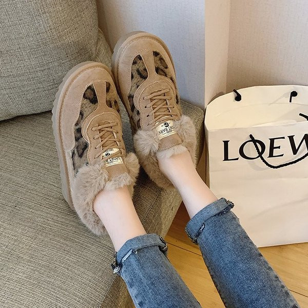 Καθημερινά γυναικεία παπούτσια casual  με ίσια σόλα  σε μπεζ και μαύρο χρώμα