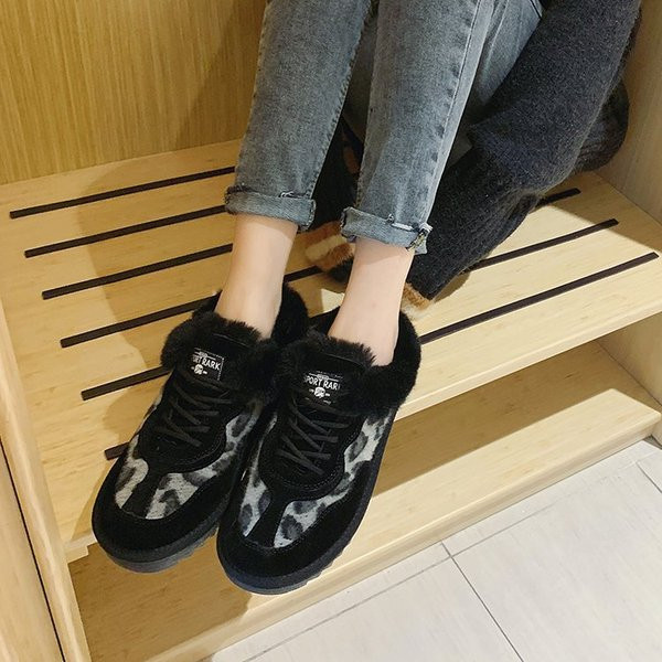 Καθημερινά γυναικεία παπούτσια casual  με ίσια σόλα  σε μπεζ και μαύρο χρώμα