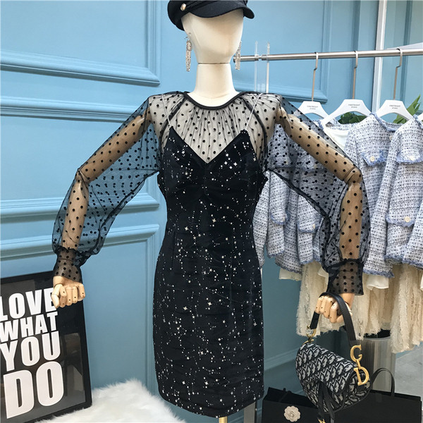 Set elegant pentru femei, care include o cămașă transparentă și o rochie neagră