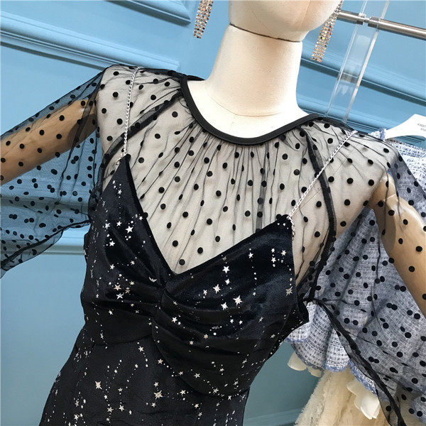 Set elegant pentru femei, care include o cămașă transparentă și o rochie neagră