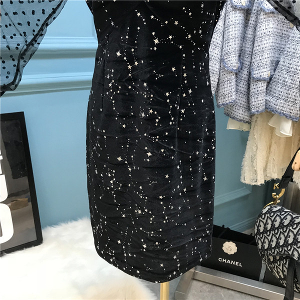 Set elegant pentru femei, care include o cămașă transparentă și o rochie neagră