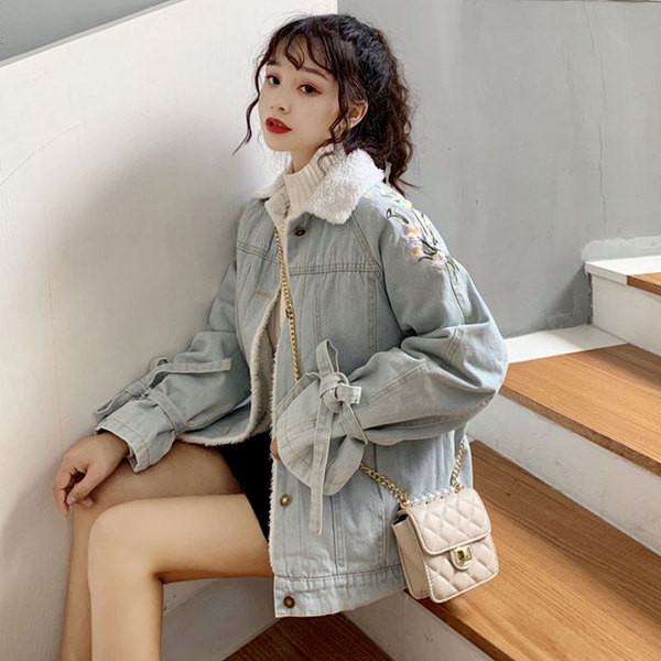 Jachetă casual de damă din denim albastru cu broderie