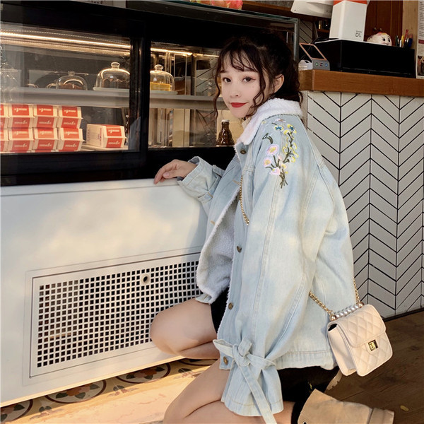 Jachetă casual de damă din denim albastru cu broderie