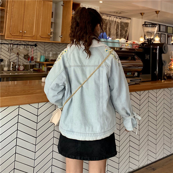 Jachetă casual de damă din denim albastru cu broderie