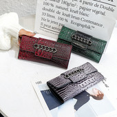 Geanta de dama din piele ecologica reliefata cu element metalic in culorile gri, verde, rosu si negru