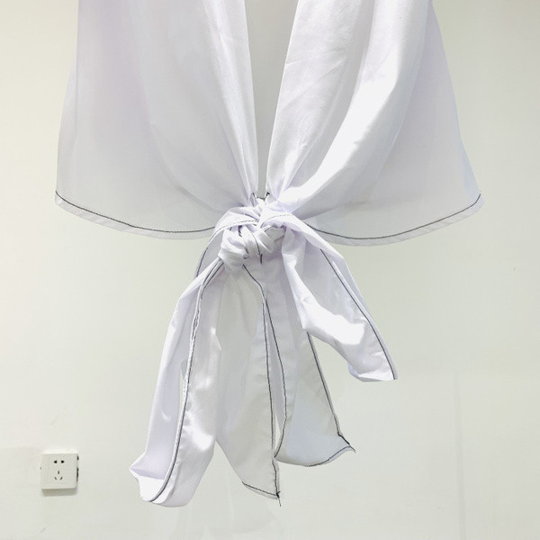 Γυναικεία μπλούζα με λαιμόκοψη σε άσπρο και μαύρο χρώμα