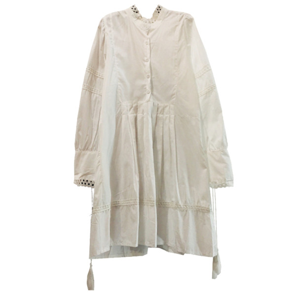 Női ruha hosszú ujjú fekete-fehér csipkeelemekkel