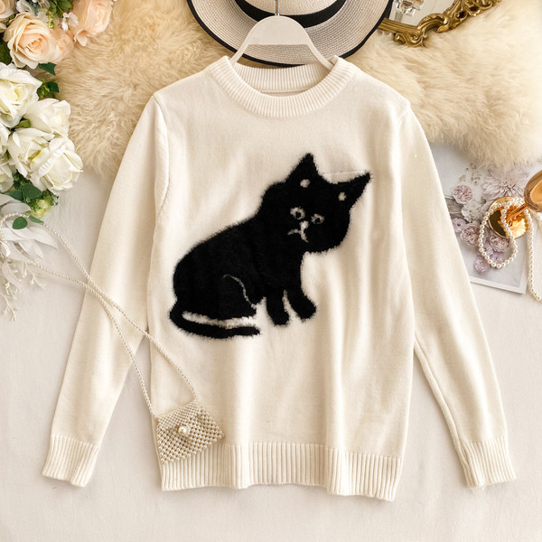 Pulover de dama cu decolteu rotund in alb si negru