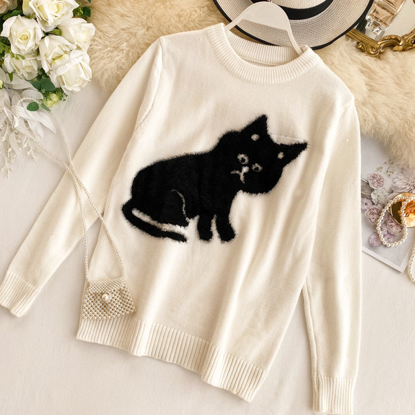 Pulover de dama cu decolteu rotund in alb si negru