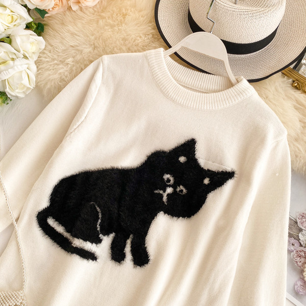 Pulover de dama cu decolteu rotund in alb si negru