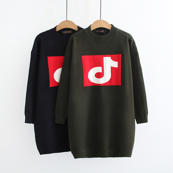 Bluză casual de damă cu aplicație în negru și albastru