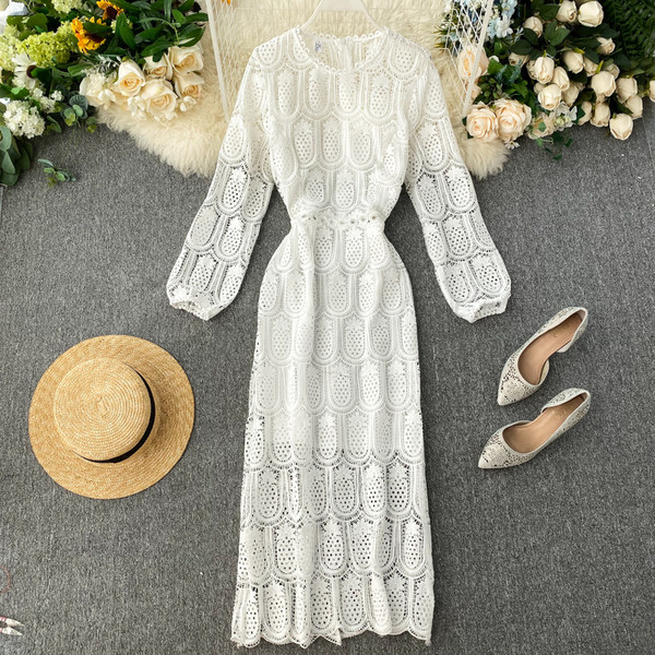 Γυναικείο φόρεμα με  δαντέλα σε μπορντό, ροζ και λευκό χρώμα