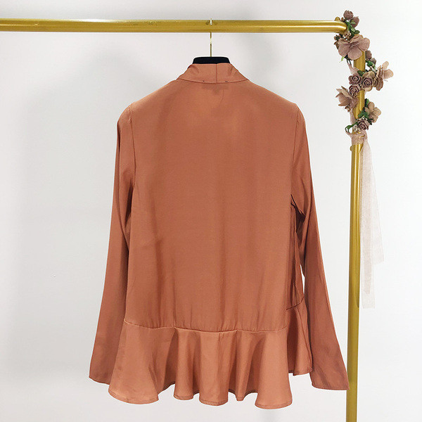 Γυναικεία μπλούζα με λαιμόκοψη και  δεσμούς σε καφέ χρώμα