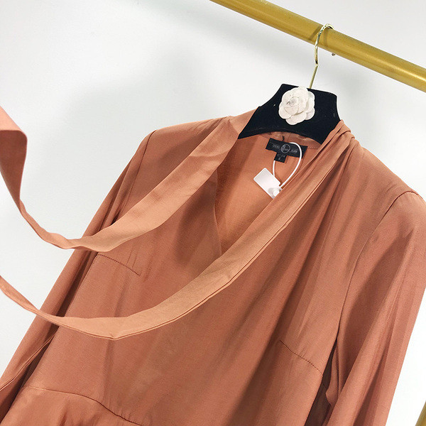 Γυναικεία μπλούζα με λαιμόκοψη και  δεσμούς σε καφέ χρώμα