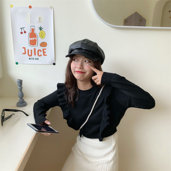 Μοντέρνα γυναικεία μπλούζα με οβάλ λαιμόκοψη σε δύο χρώματα