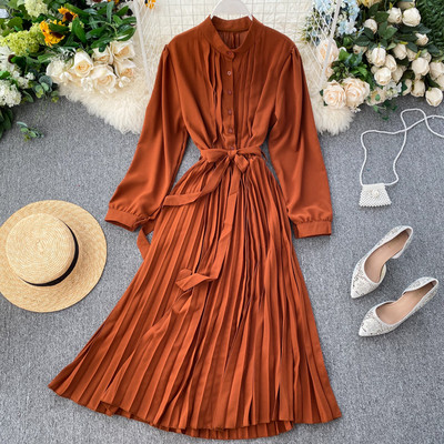 Modern női ruha hosszú ujjal és gombokkal