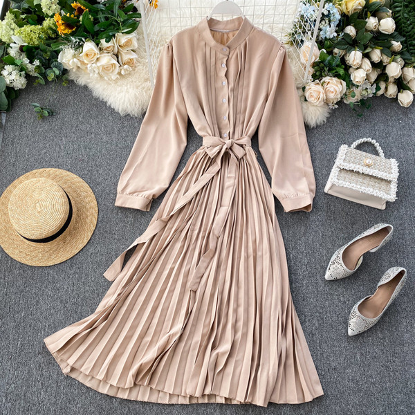 Modern női ruha hosszú ujjal és gombokkal