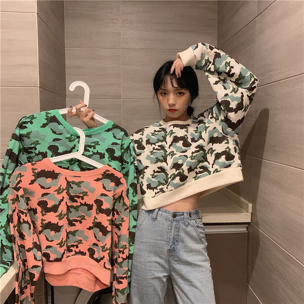 Μικρή γυναικεία μπλούζα καμουφλάζ  σε τρία χρώματα