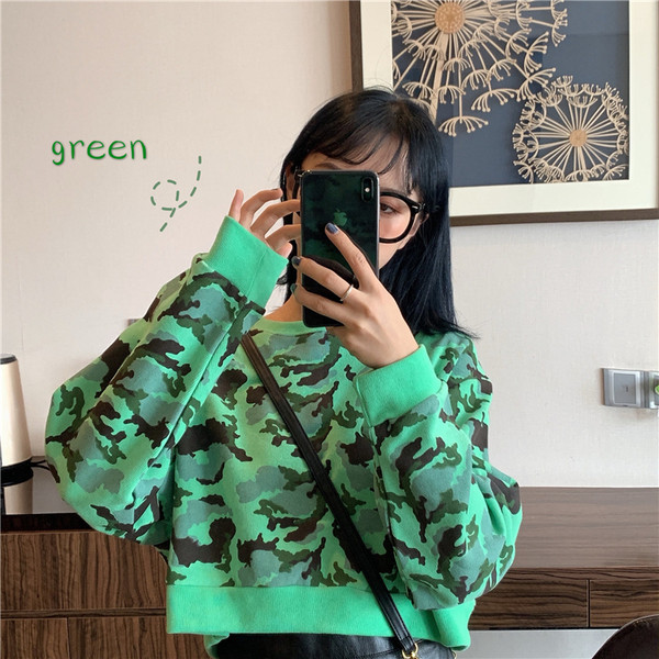 Μικρή γυναικεία μπλούζα καμουφλάζ  σε τρία χρώματα