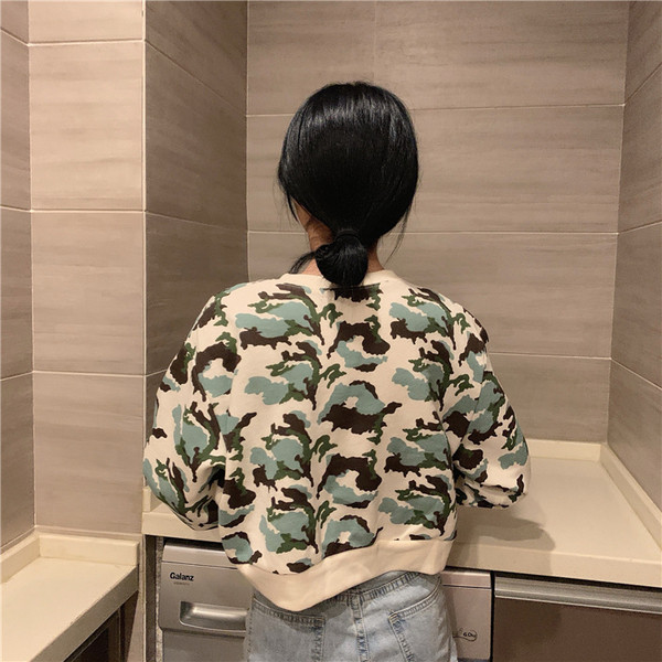 Μικρή γυναικεία μπλούζα καμουφλάζ  σε τρία χρώματα