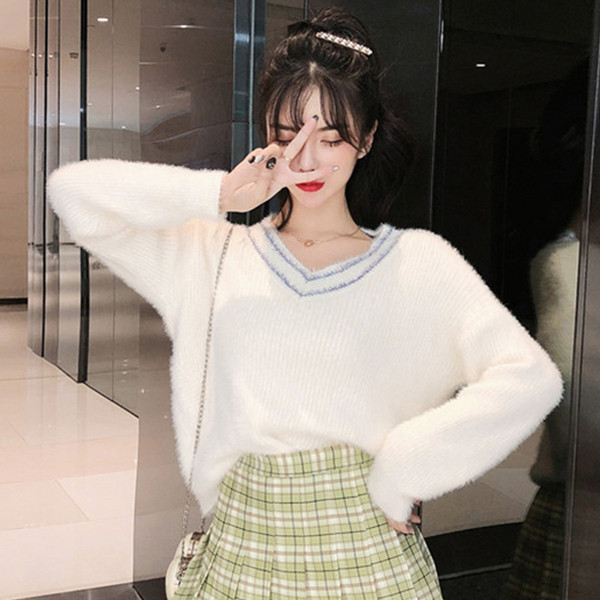 Pulover actual de damă cu decolteu spitz în alb și verde