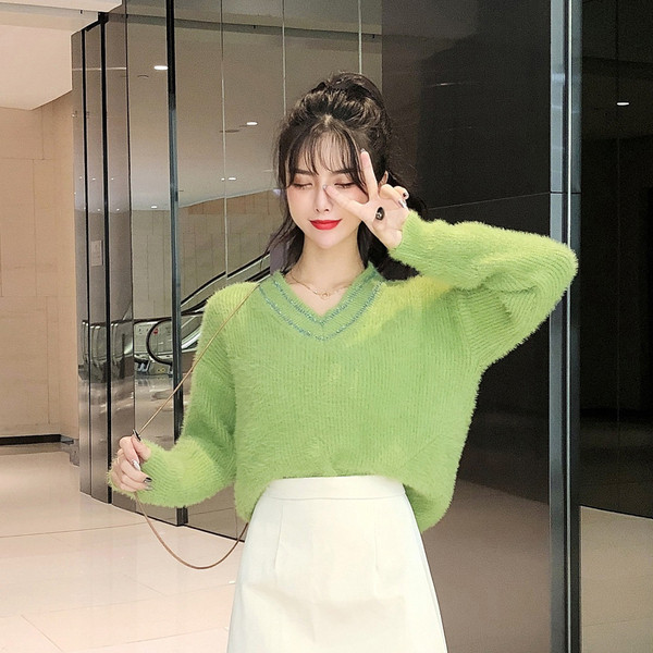 Pulover actual de damă cu decolteu spitz în alb și verde