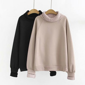 Alkalmi női pulóver magas gallérral, fekete és bézs színben