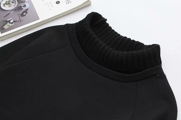 Alkalmi női pulóver magas gallérral, fekete és bézs színben