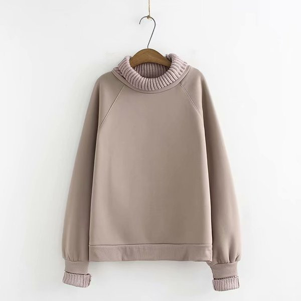 Alkalmi női pulóver magas gallérral, fekete és bézs színben