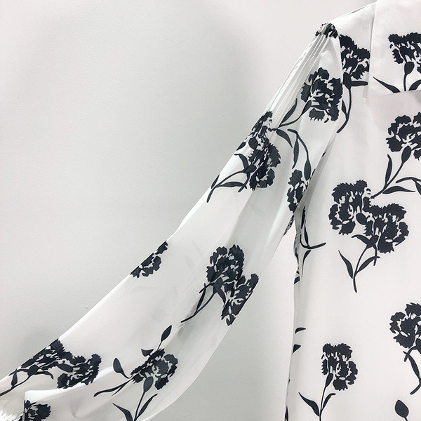 Női ing klasszikus modell fehér színben, virágmintával