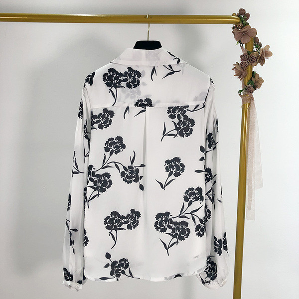 Női ing klasszikus modell fehér színben, virágmintával
