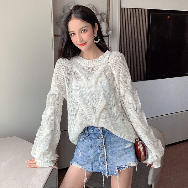 Μοντέρνο γυναικείο πουλόβερ με λαιμόκοψη O σε κόκκινο, λευκό και μπλε χρώμα