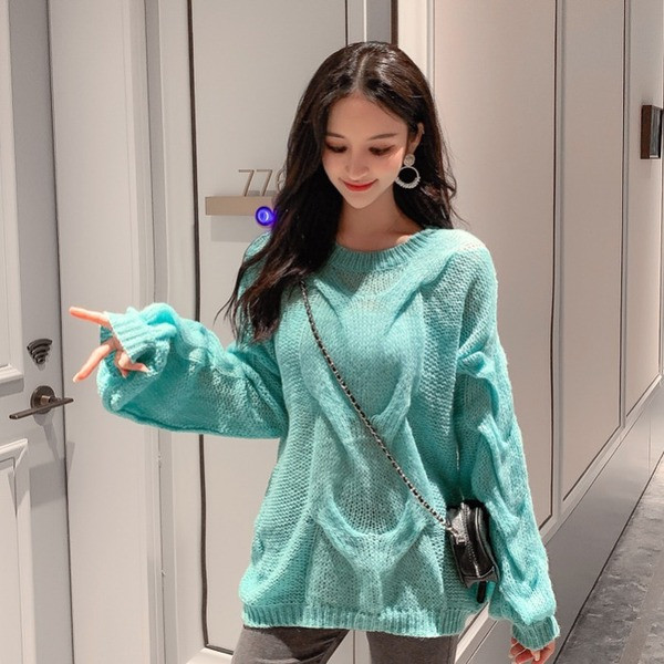 Μοντέρνο γυναικείο πουλόβερ με λαιμόκοψη O σε κόκκινο, λευκό και μπλε χρώμα