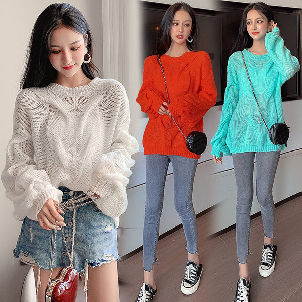 Μοντέρνο γυναικείο πουλόβερ με λαιμόκοψη O σε κόκκινο, λευκό και μπλε χρώμα