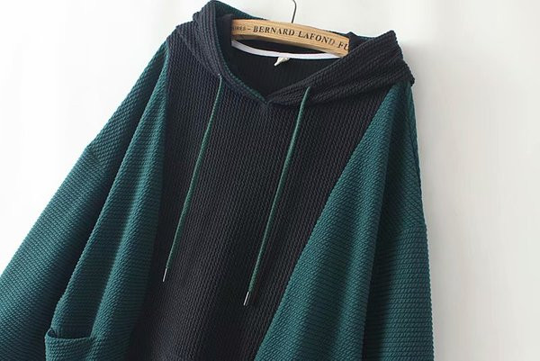 Μοντέρνο  γυναικείο φούτερ  φαρδύ μοντέλο με τσέπη και κορδόνιασε μαύρο χρώμα