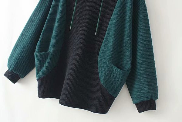 Μοντέρνο  γυναικείο φούτερ  φαρδύ μοντέλο με τσέπη και κορδόνιασε μαύρο χρώμα