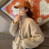 Modern női puha kabát széles modell bézs és fehér színben