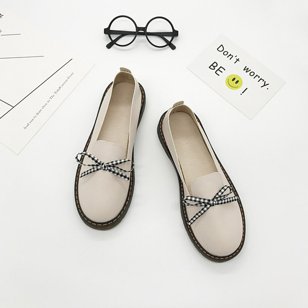 Καθημερινά  γυναικεία παπούτσια με κορδέλα σε μπεζ και μαύρο χρώμα