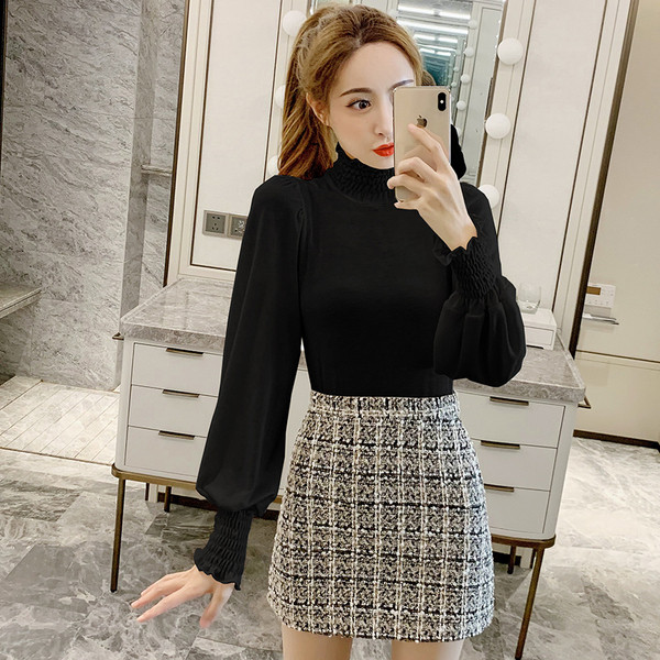 Μοντέρνα γυναικεία μπλούζα με ψηλό κολάρο  σε καφέ, μαύρο και άσπρο χρώμα