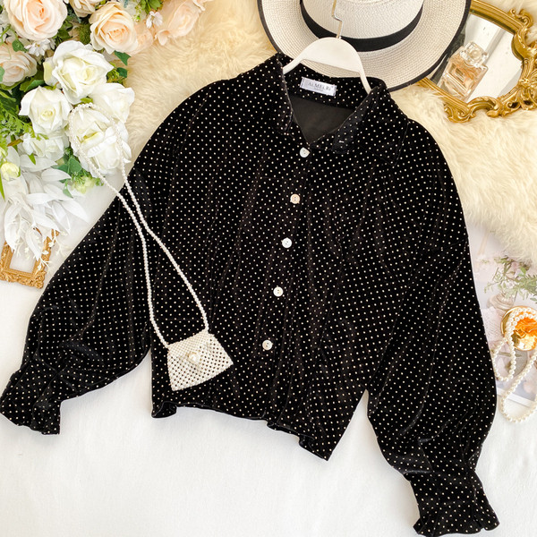 Cămașă de damă elegantă din catifea cu nasturi în maro și negru