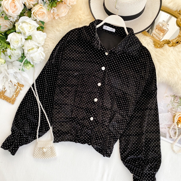 Cămașă de damă elegantă din catifea cu nasturi în maro și negru