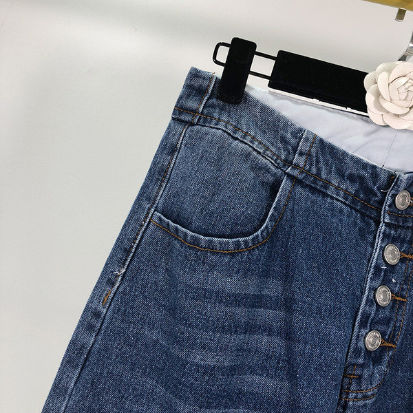 Kék színű gombos női farmer - széles modell