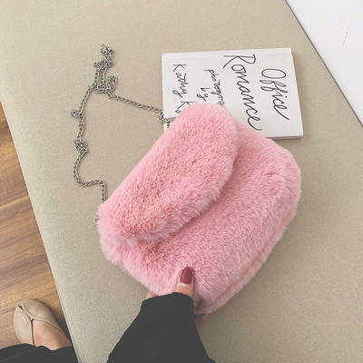 Geanta de dama moderna cu lant metalic si puf in patru culori