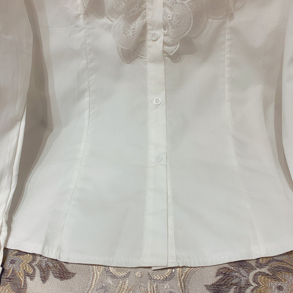 Γυναικείο κομψό πουκάμισο με δαντέλα σε λευκό χρώμα