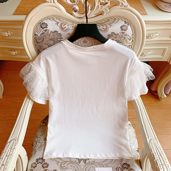 Γυναικεία μπλούζα με δαντέλα και στρόγγυλη λαιμόκοψη σε μπλε, ροζ και άσπρο χρώμα