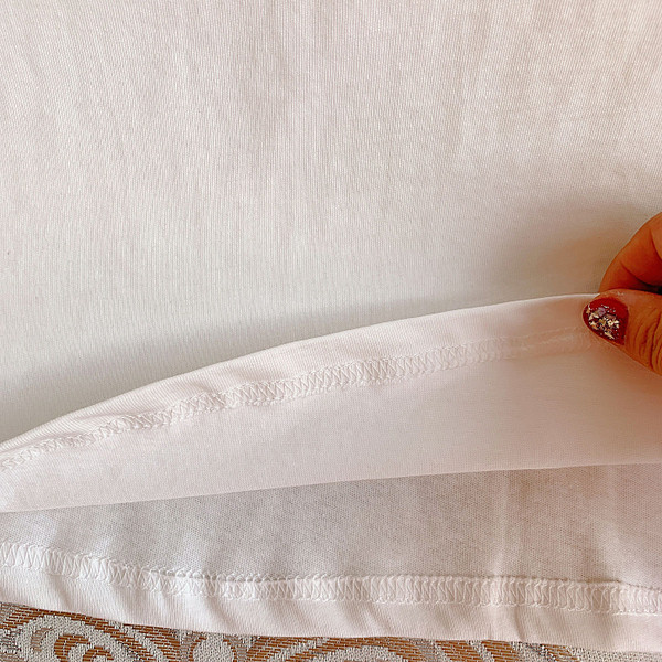 Γυναικεία μπλούζα με δαντέλα και στρόγγυλη λαιμόκοψη σε μπλε, ροζ και άσπρο χρώμα